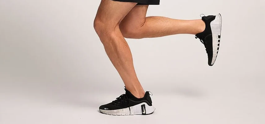 Czy trenować zdrową nogę po kontuzji? Znaczenie pracy z kończyną przeciwległą w procesie rehabilitacji